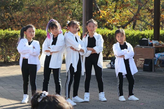 HIP HOP 初級 (全年齢対象:小学生から) HIP HOP 初級 (全年齢対象:小学生から)